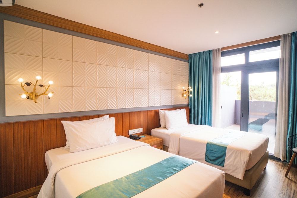 The Orchard Hotel Baguio 10/76