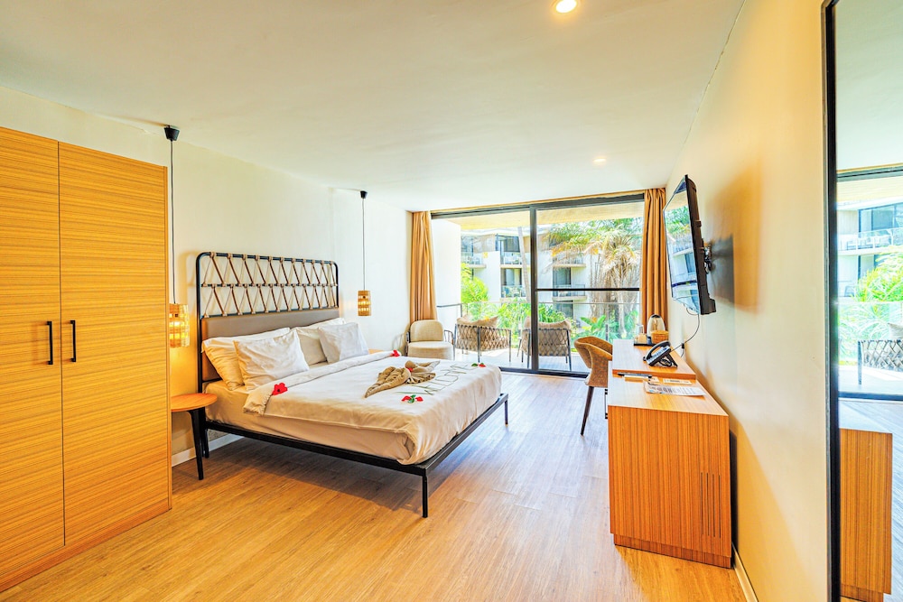 Kombo Beach Resort 10/50