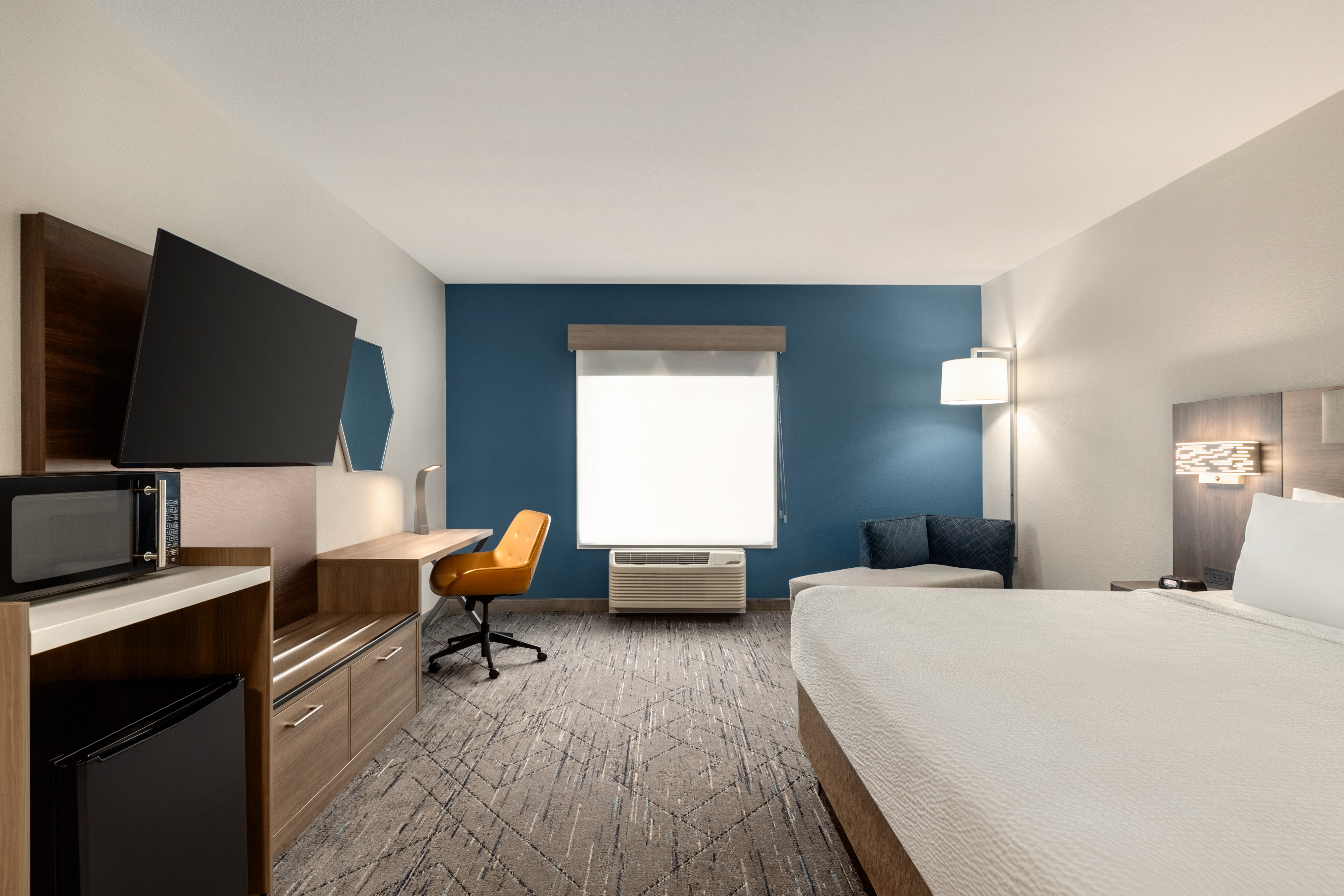 Holiday Inn Express & Suites New Martinsville 26/73