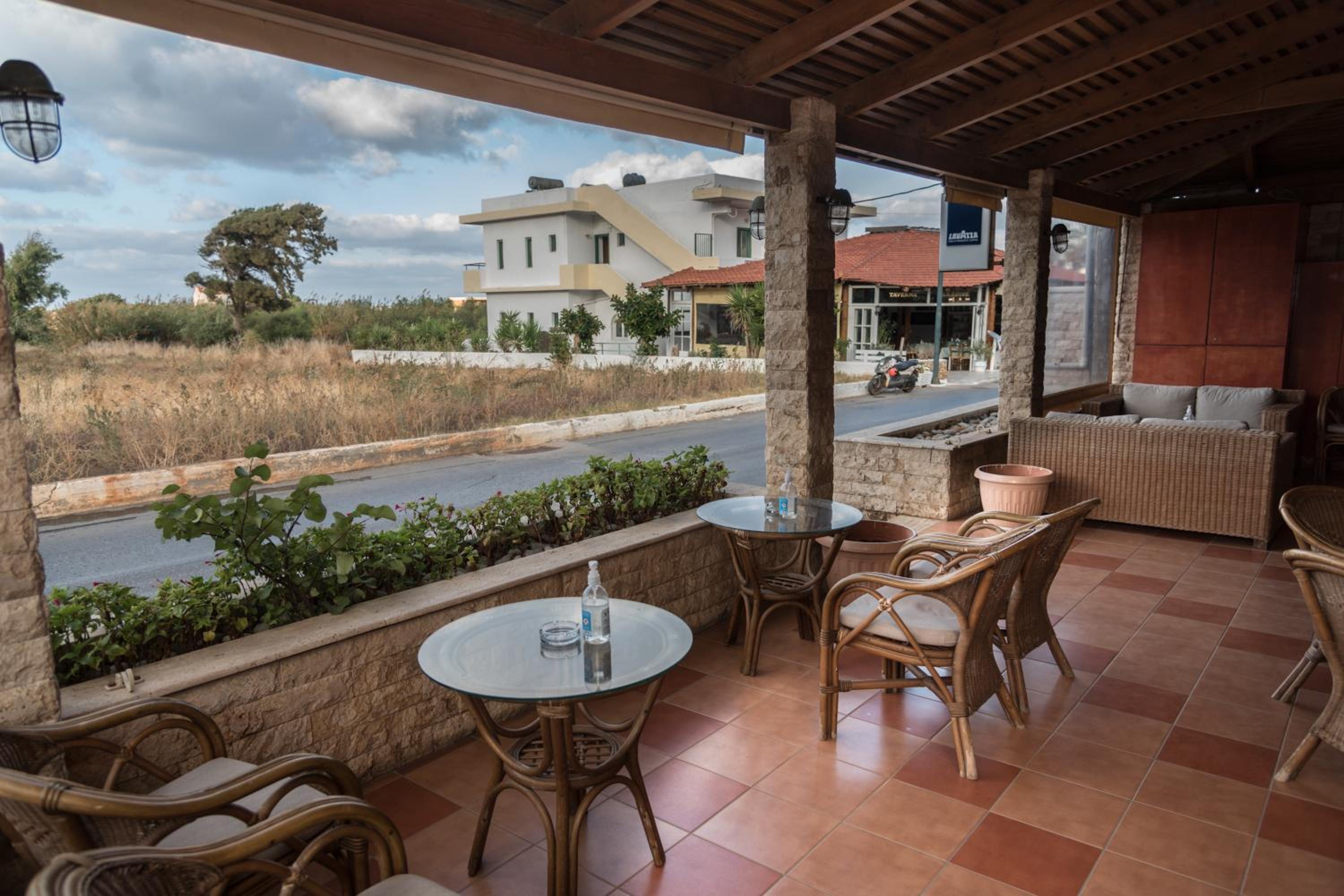 Sunset Studios Apartments 40/50