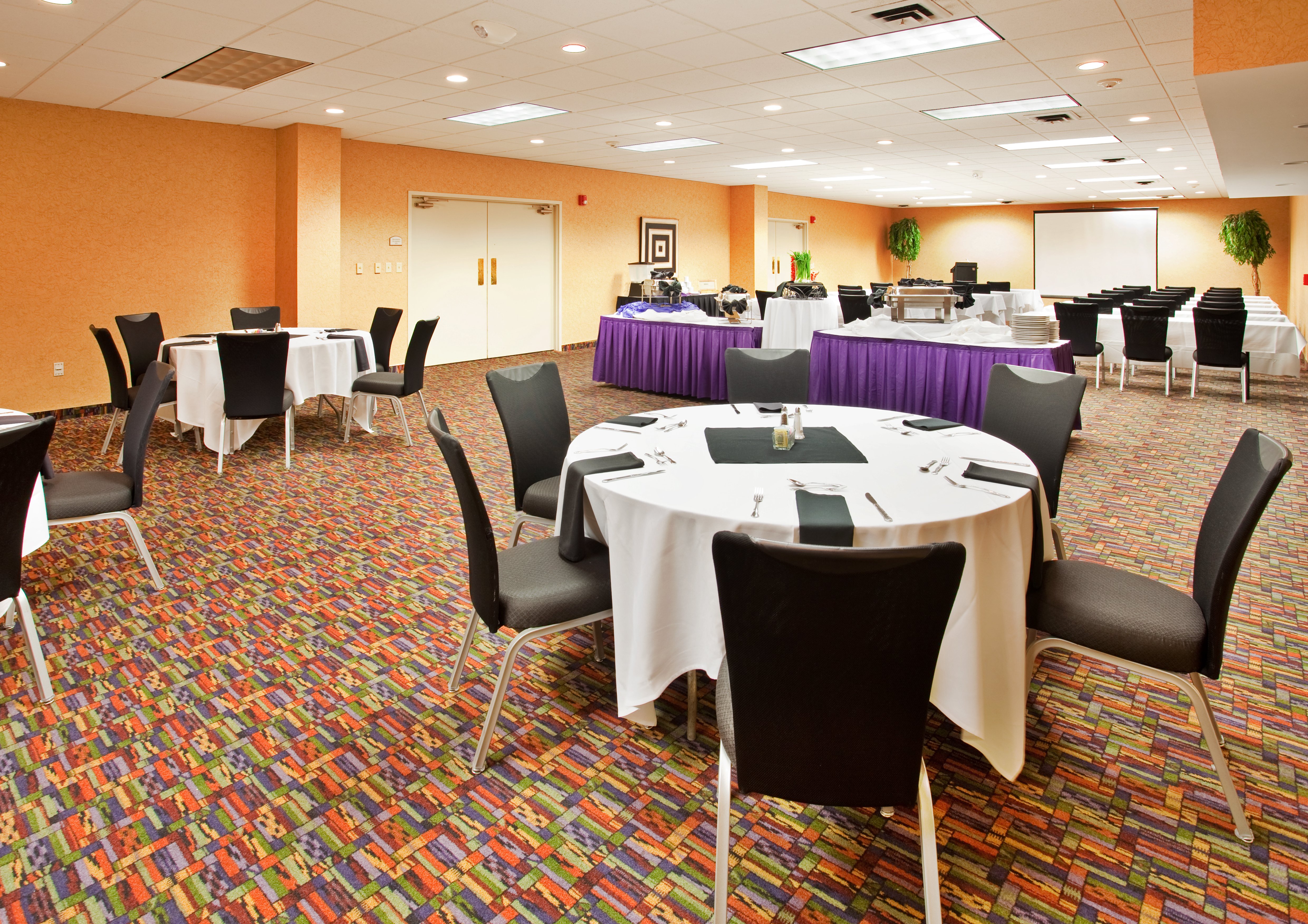 Holiday Inn Manhattan At The Campus 35/44
