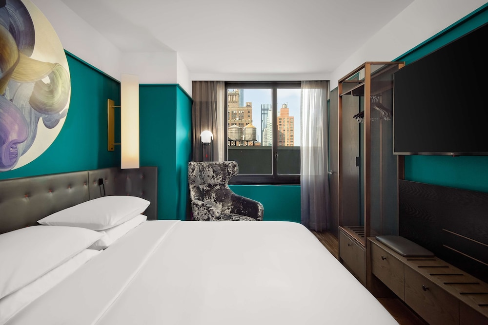 ROOM, KING BED, CITY VIEW