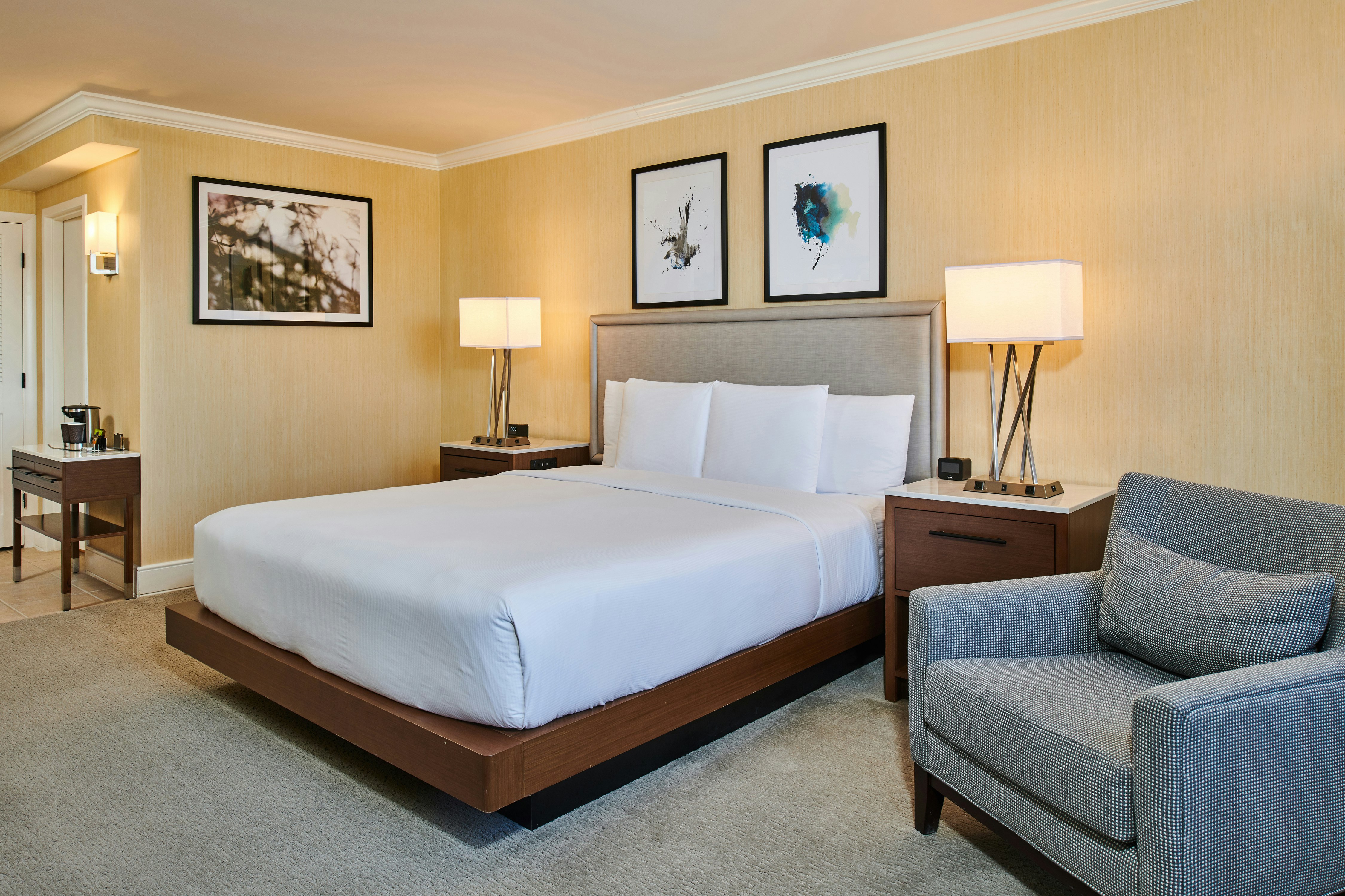 ROOM, KING BED, ACCESSIBLE