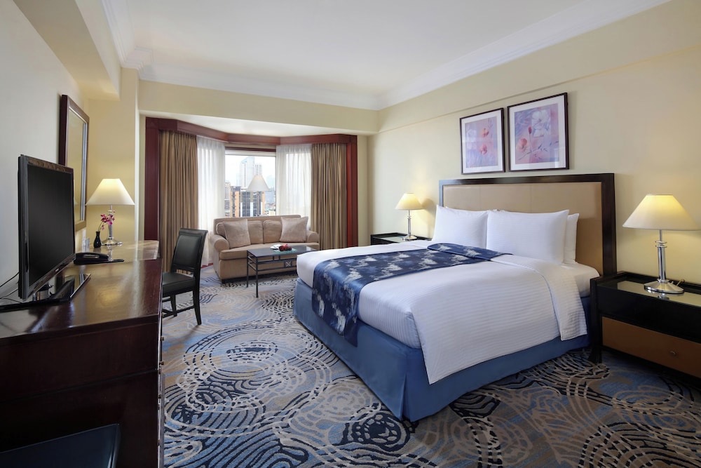 Diamond Hotel Philippines 13/68