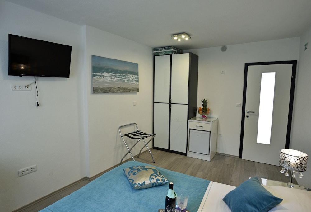 Kuzma Rooms 2 10/18
