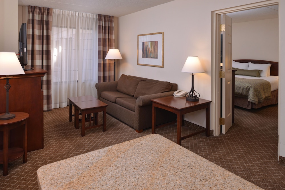 Staybridge Suites Indianapolis Airport 41/70