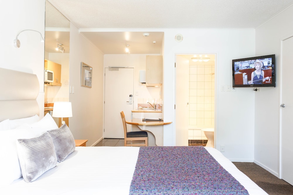 Trailways Hotel 23/70