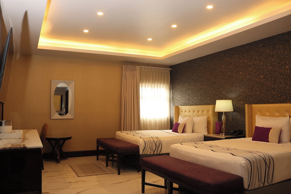 DELUXE, DOUBLE BED