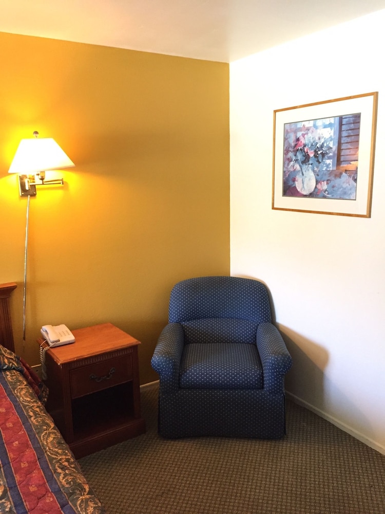 Fullerton Inn 43/53