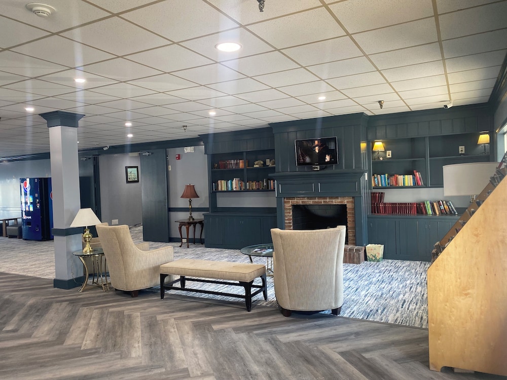 Surrey Inn Hotel 33/61