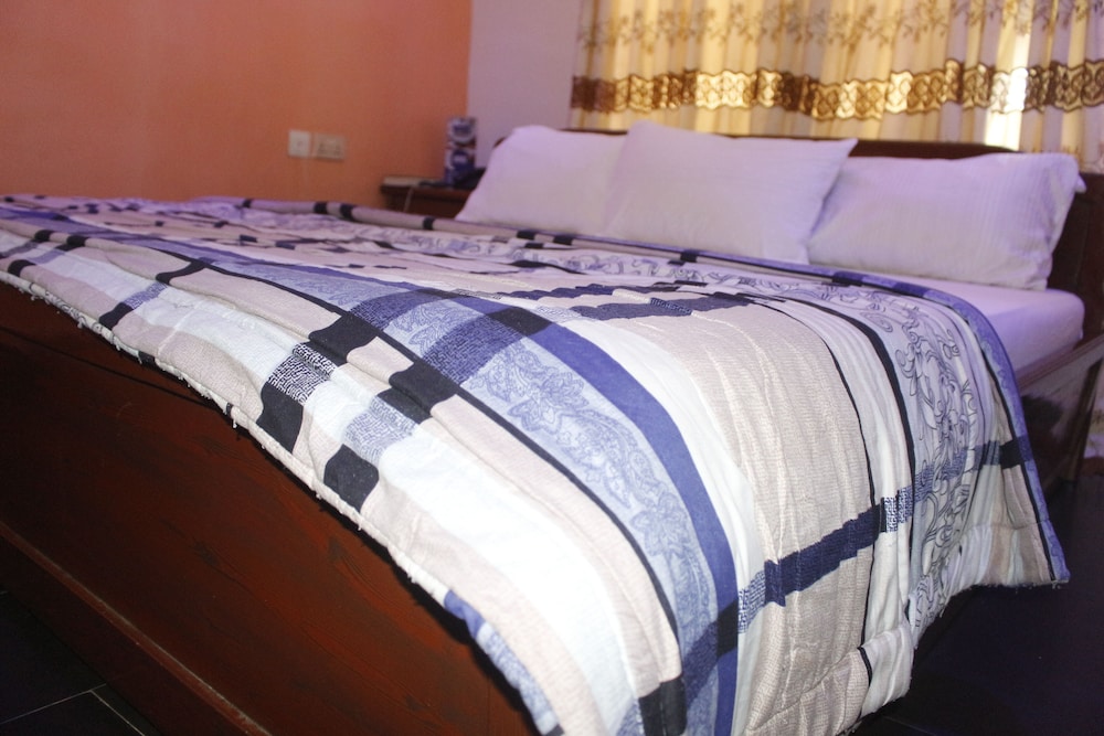 EMROSY HOTELS AND SUITES 24/50