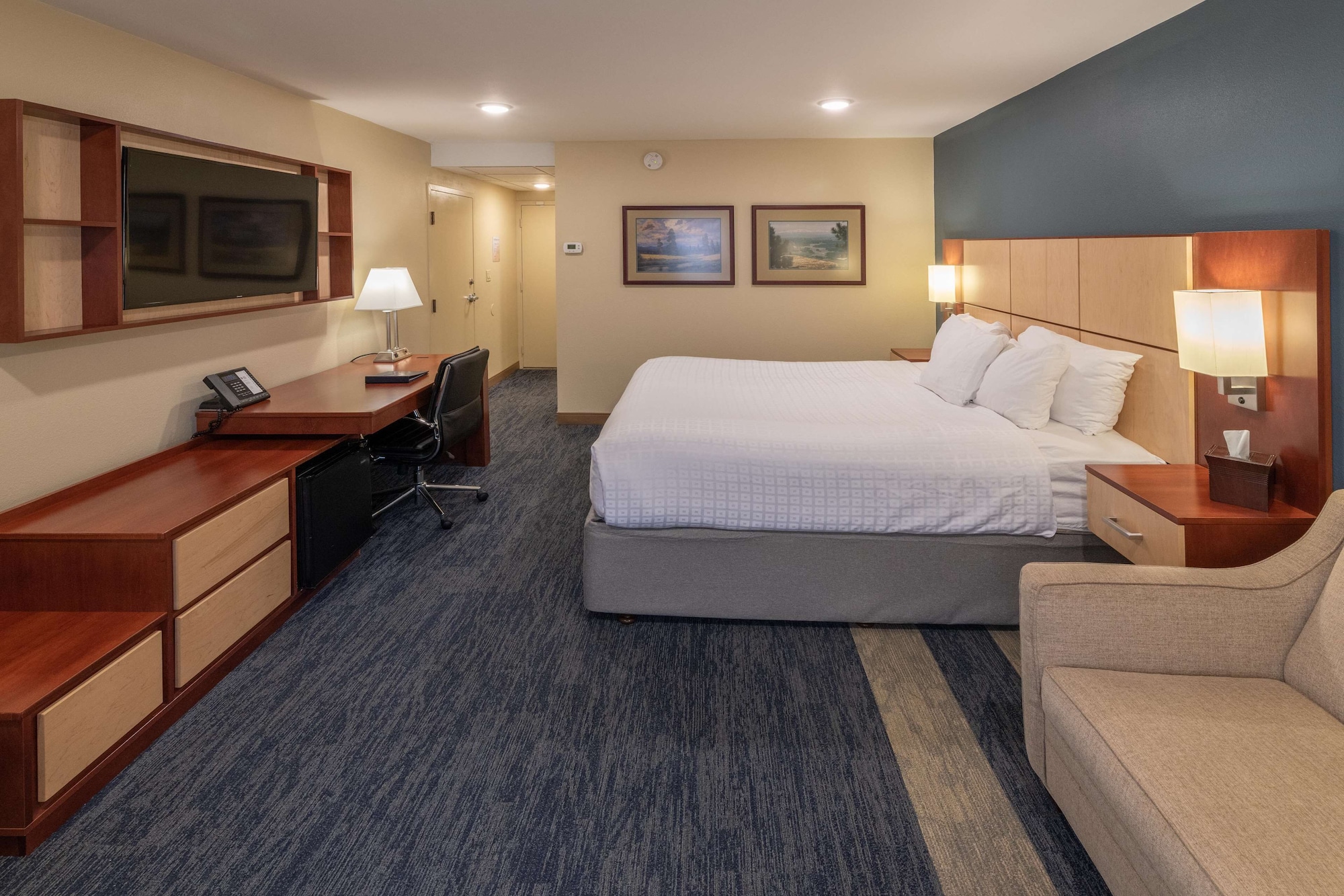 جناح بسرير كينج بمطبخ صغير، Best Western Plus Clocktower Inn 3/9