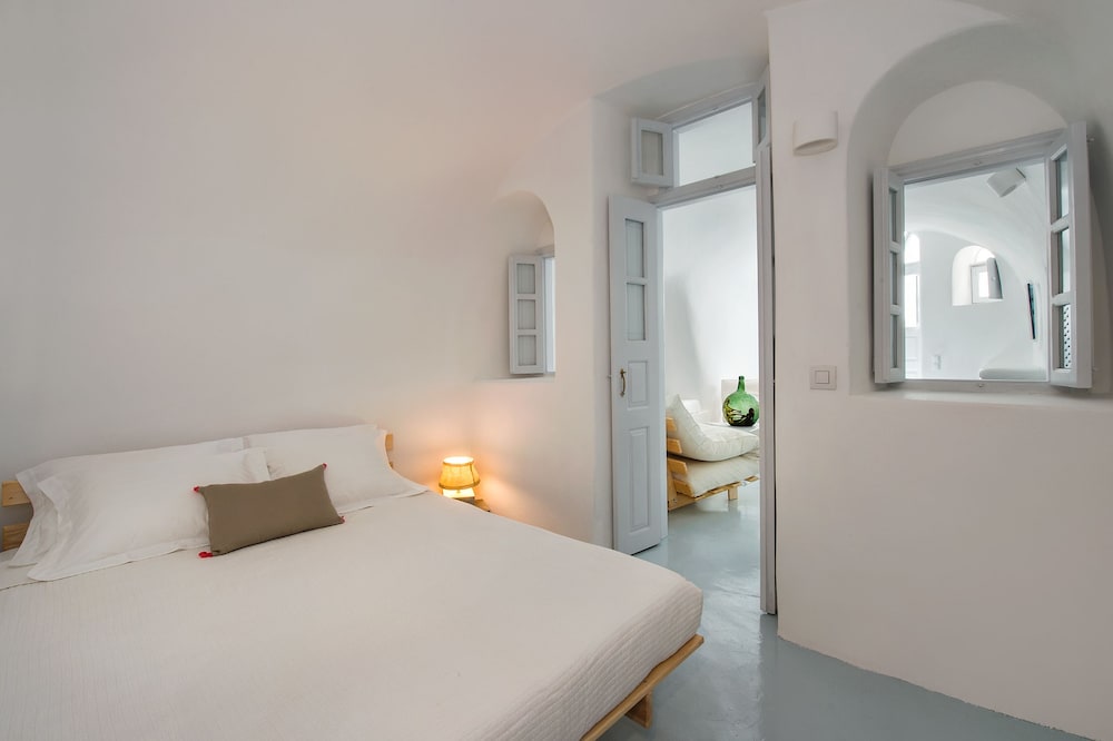 1 BEDROOM, HOUSE, DOUBLE BED, SOFA