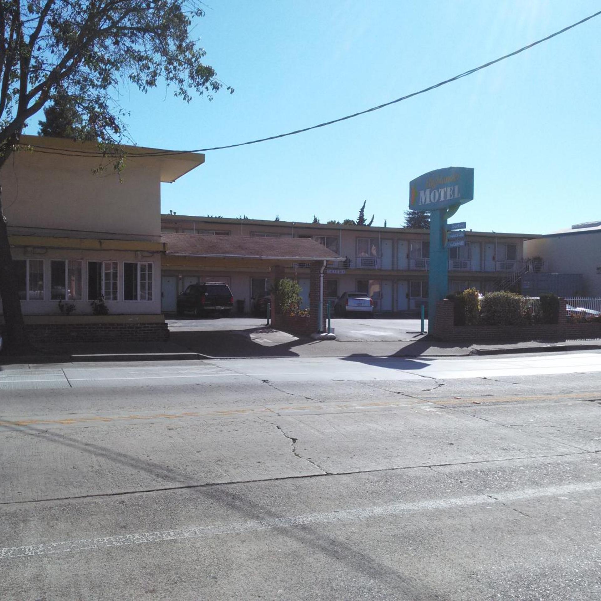 Highlander Motel 47/56
