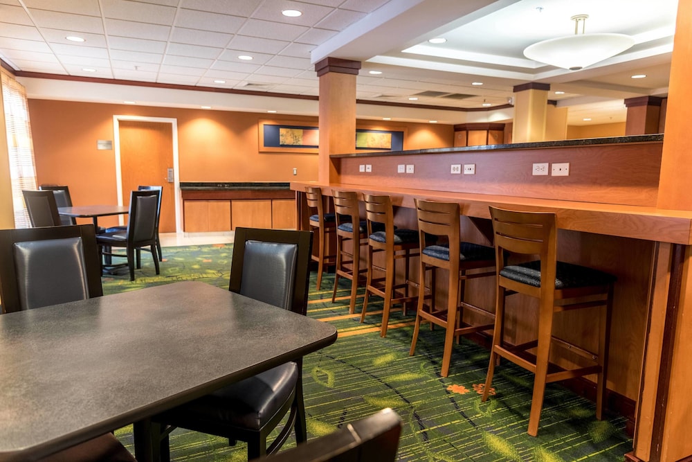 Fairfield Inn Suites Muskegon Norton Shores 37/48