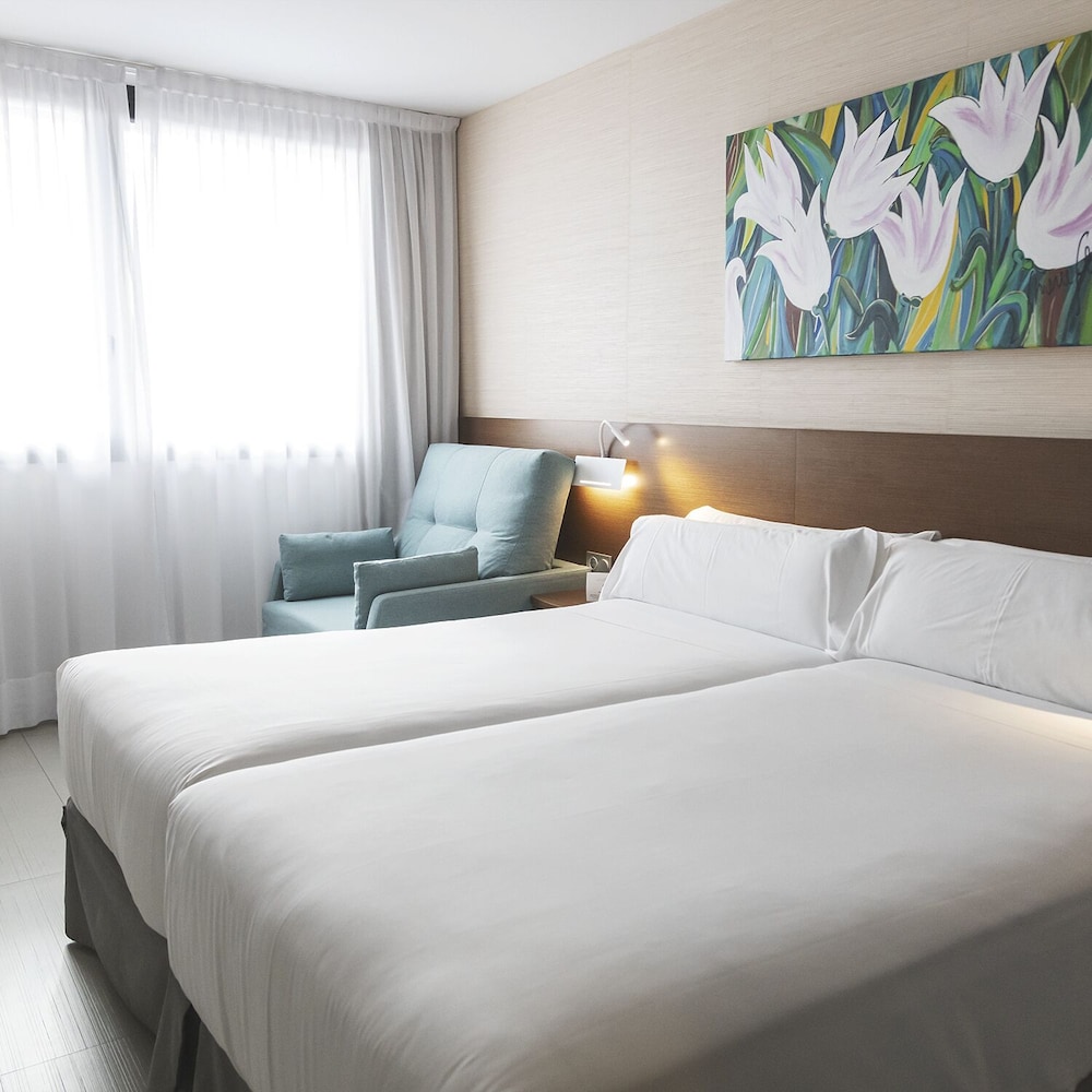 ROOM, TRIPLE