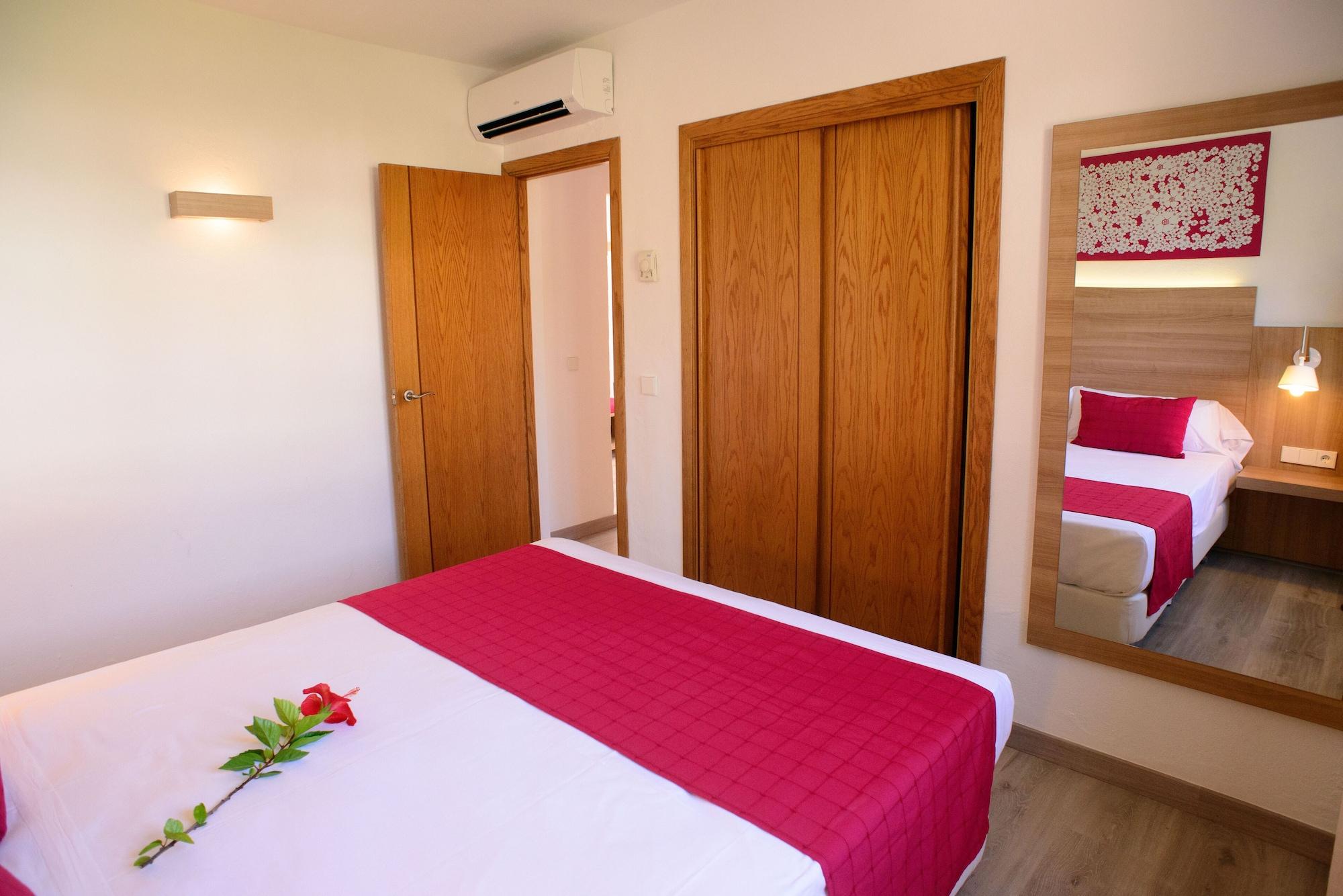 جناح جونيور بشرفة، Cala Llenya Resort Ibiza Formerly Ola Club Cala Llenya 4/8