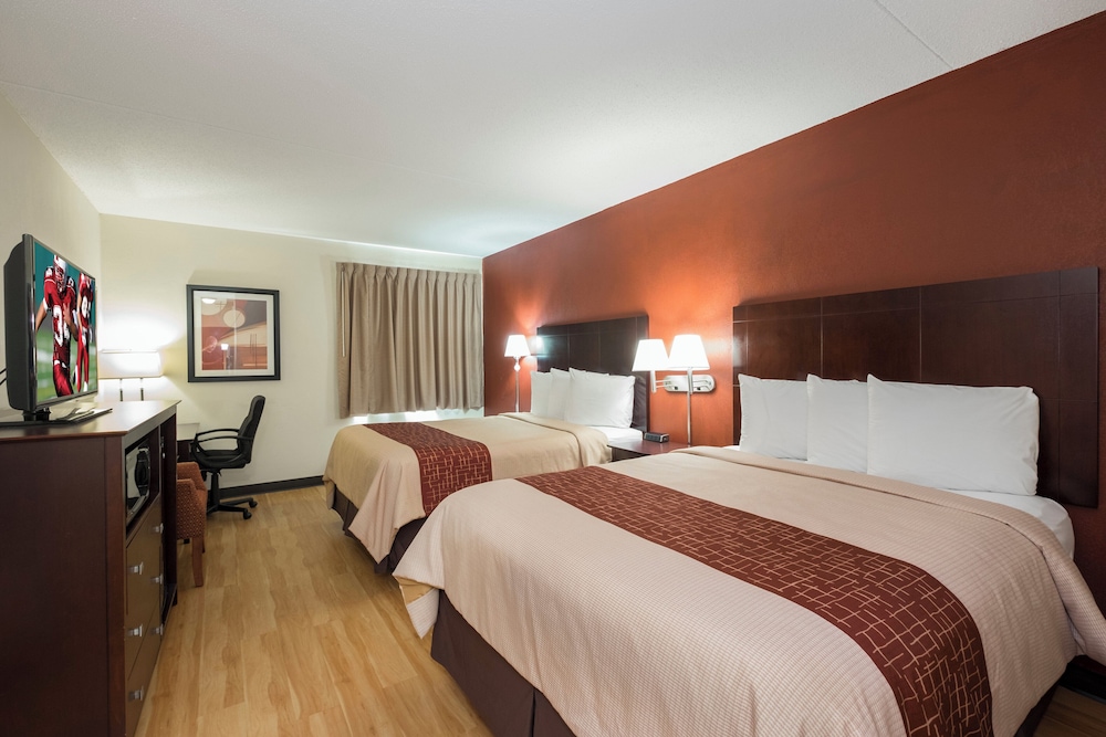 Red Roof Inn and Suites Cincinnati North Mason 11/28