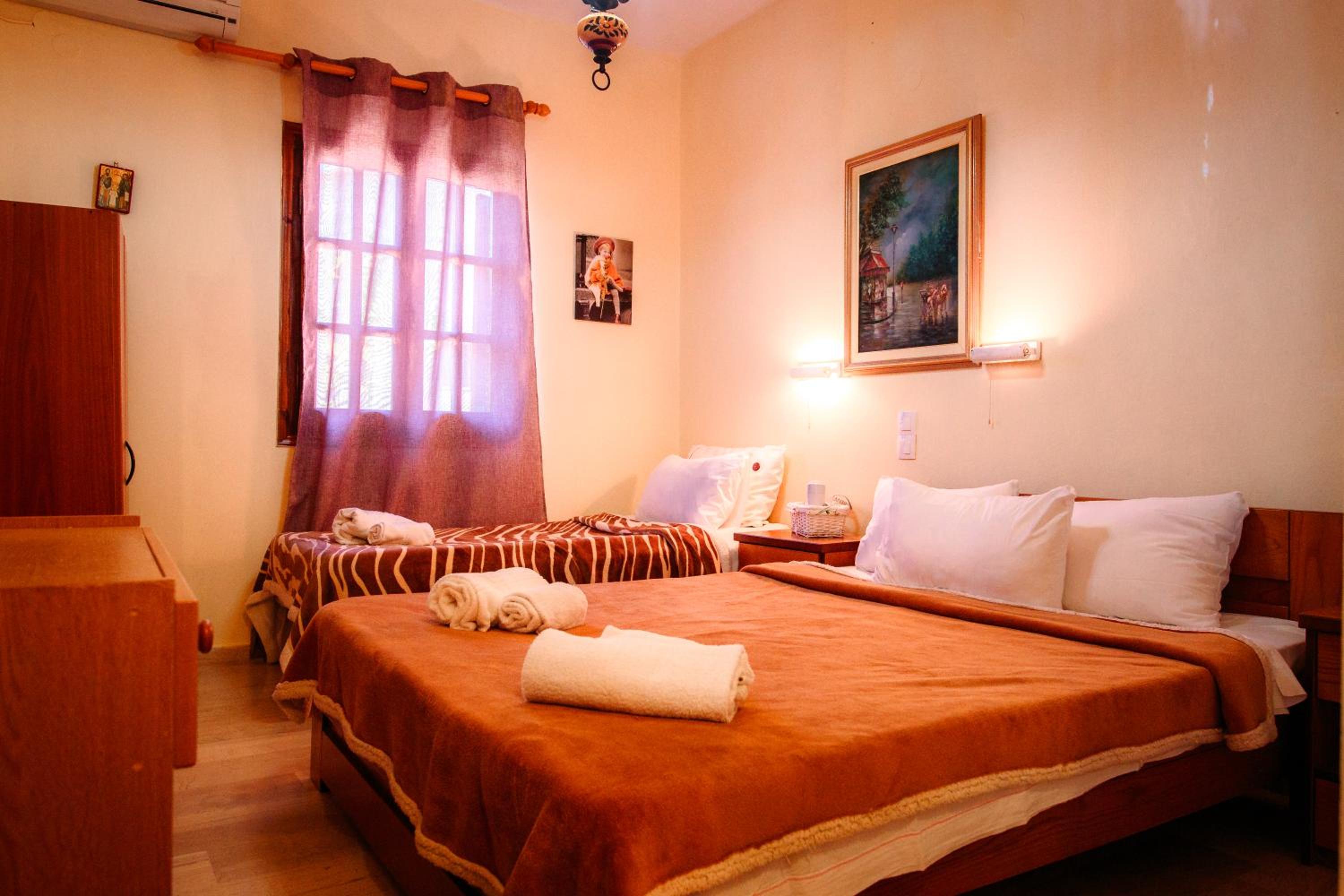 Marylin Apartments Corfu 12/75