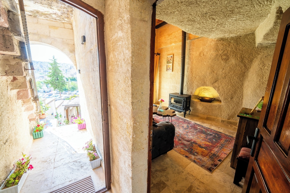 Mysterious Cave Suites 7/50