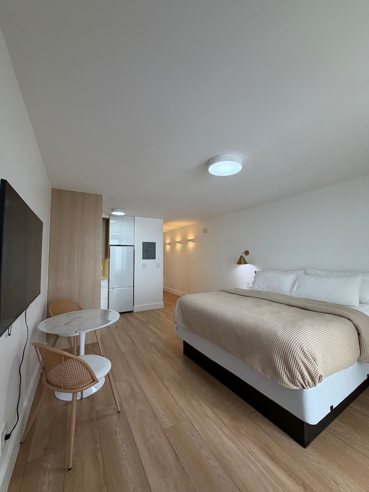 Green Island Inn 7/50