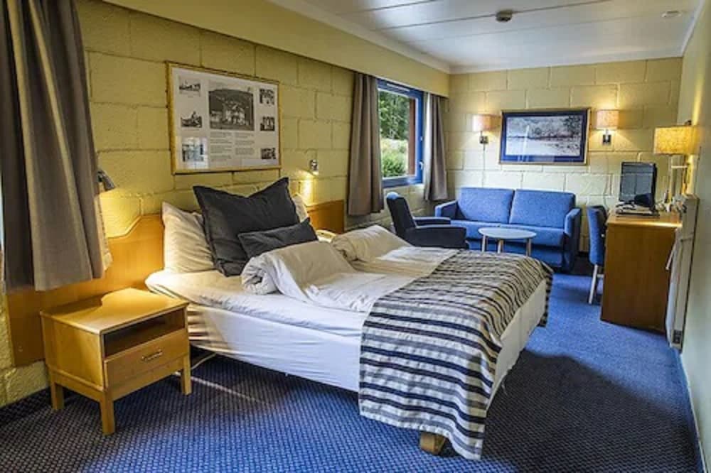 Straand Hotel 5/36