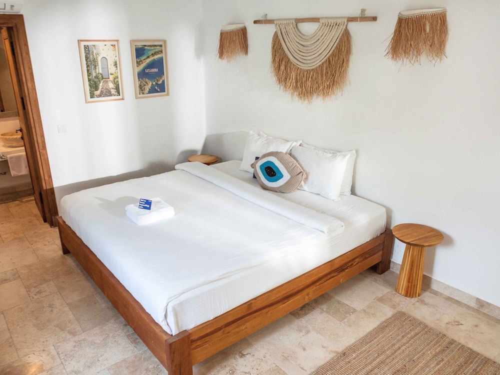 Kassandra Boutique Hotel 12/48