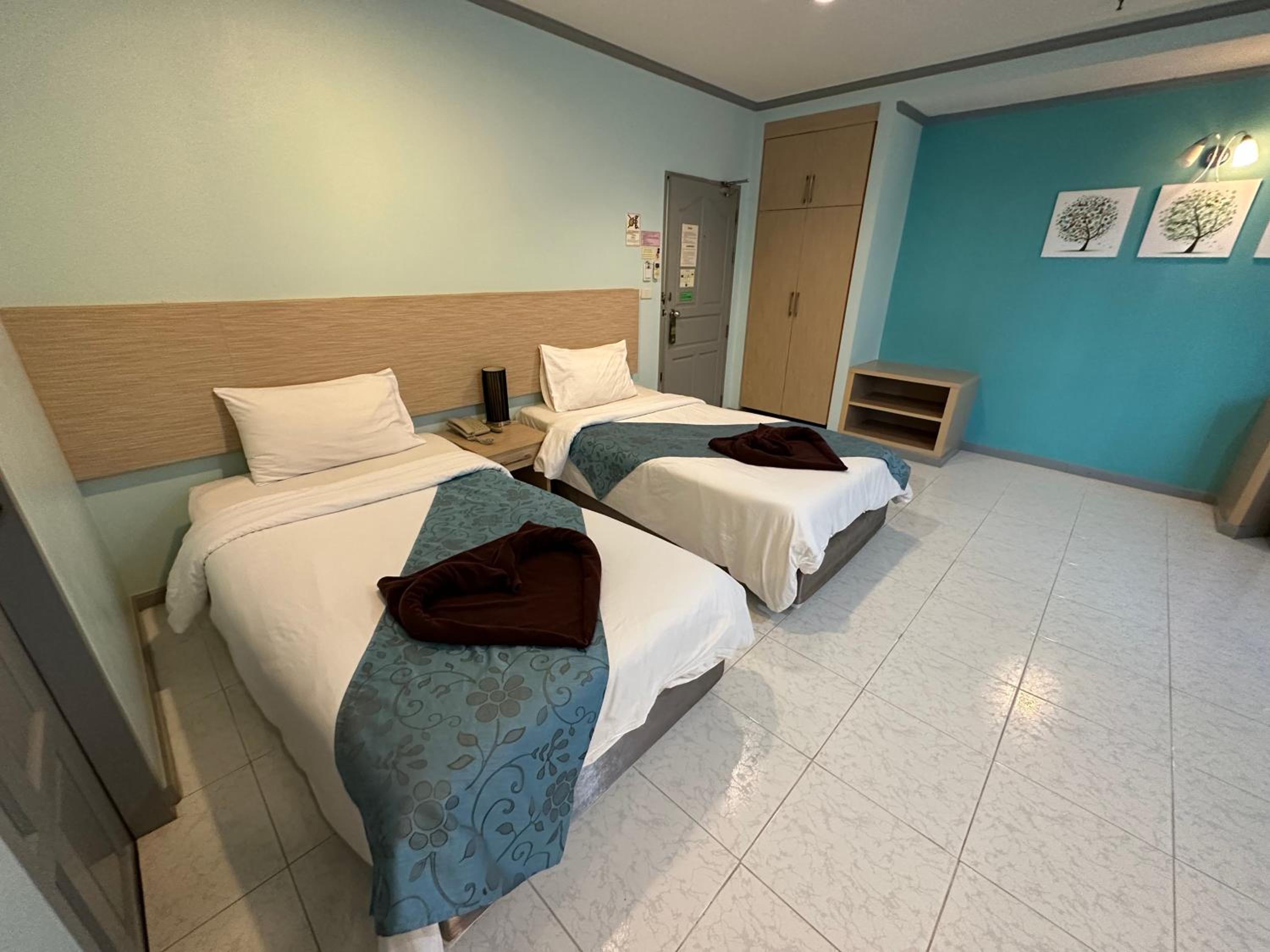 غرفة قياسية بسريرين منفصلين وسرير كينج وسرير فردي، Thipurai City Hotel 9/10