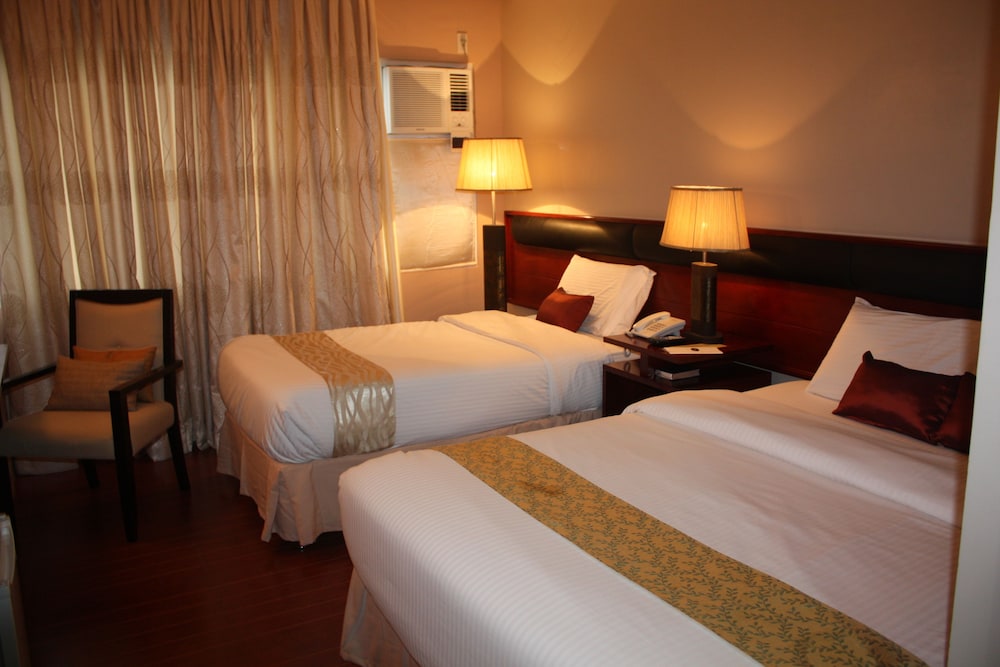 Allure Hotel And Suites 30/55