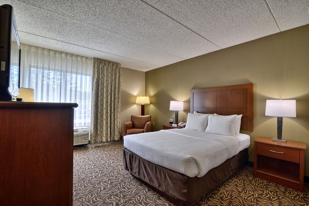 Clarion Inn & Suites Cortland - University Area 3/30
