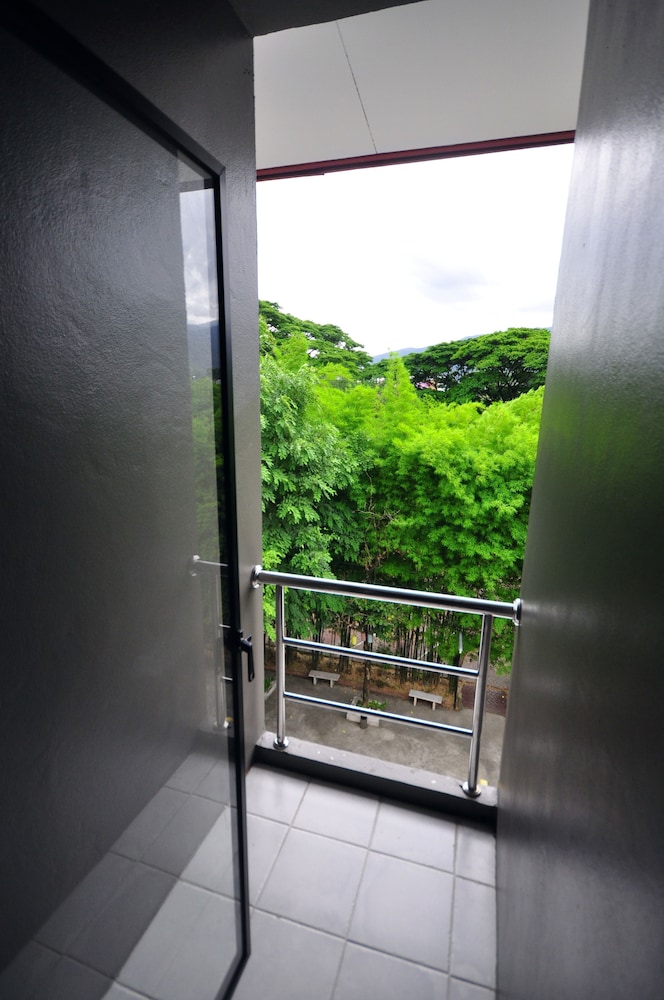 Chiangmai S P Hotel Chang Phueak 18/33