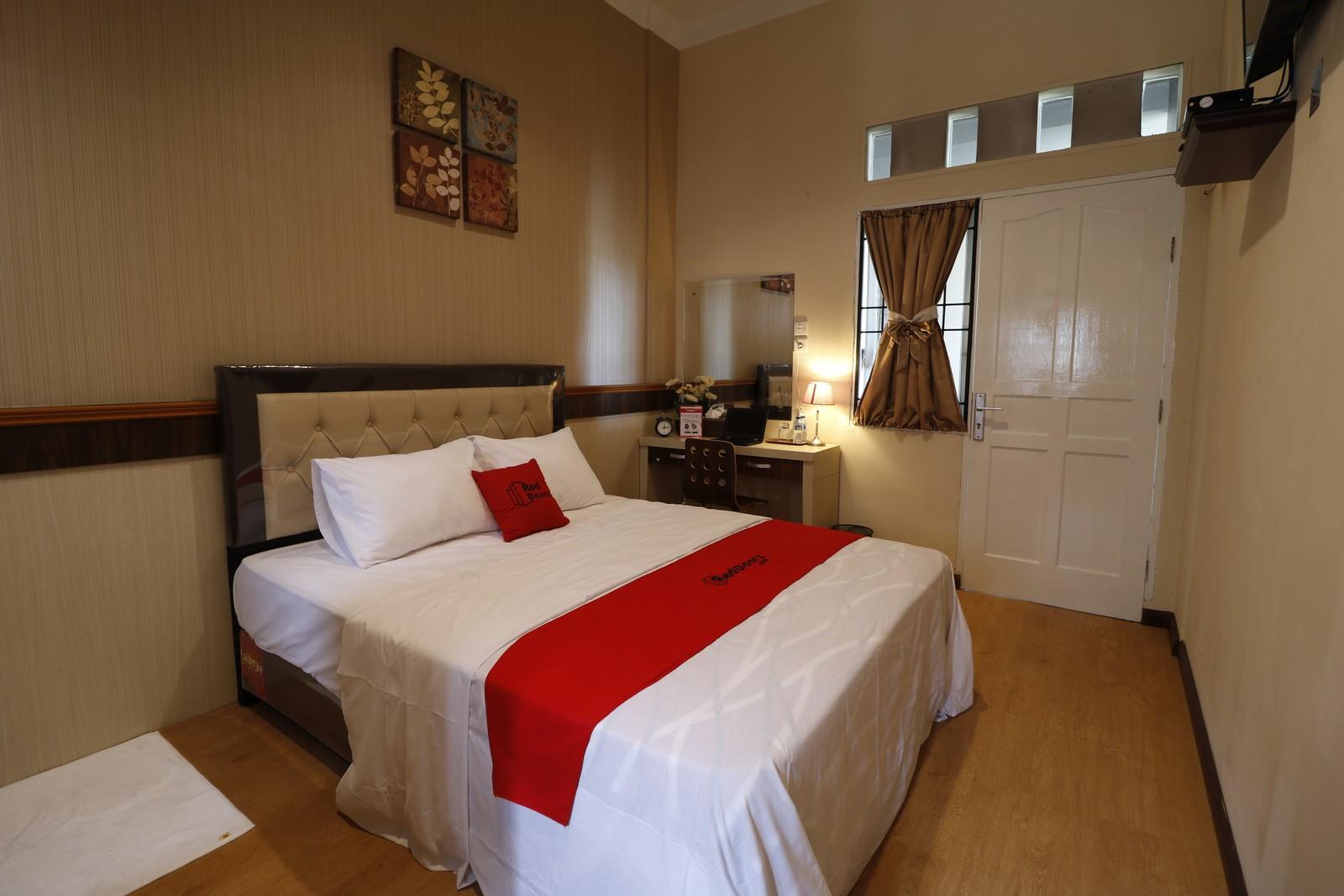 RedDoorz Plus near Universitas Sumatera Utara (RedDoorz - Natio Hotel) 8/21