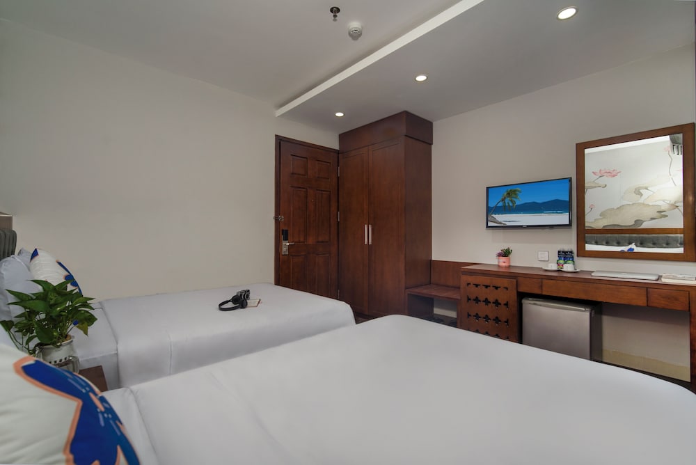 SUPERIOR, PRIVATE BATHROOM