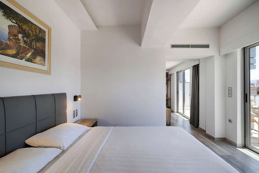Xenophon Hotel 22/77