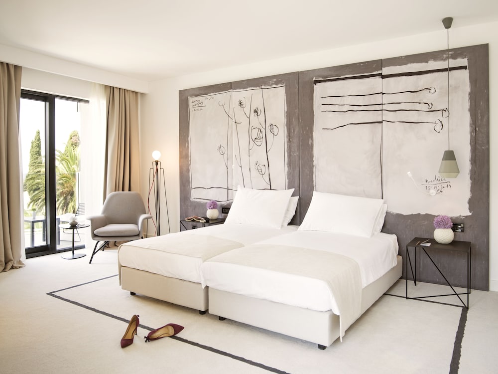 EXECUTIVE, SUITE, BALCONY