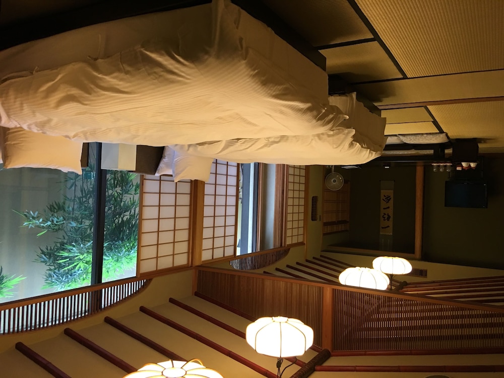 ATAMI SEKITEI 27/68