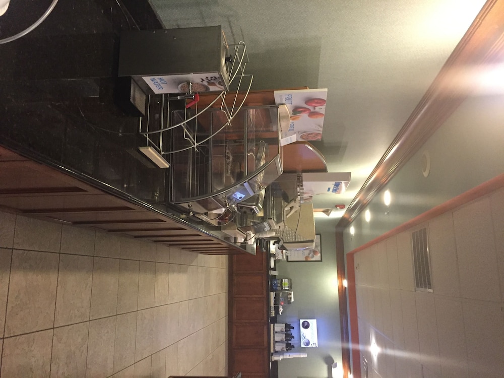 Holiday Inn Express Petersburg 55/70