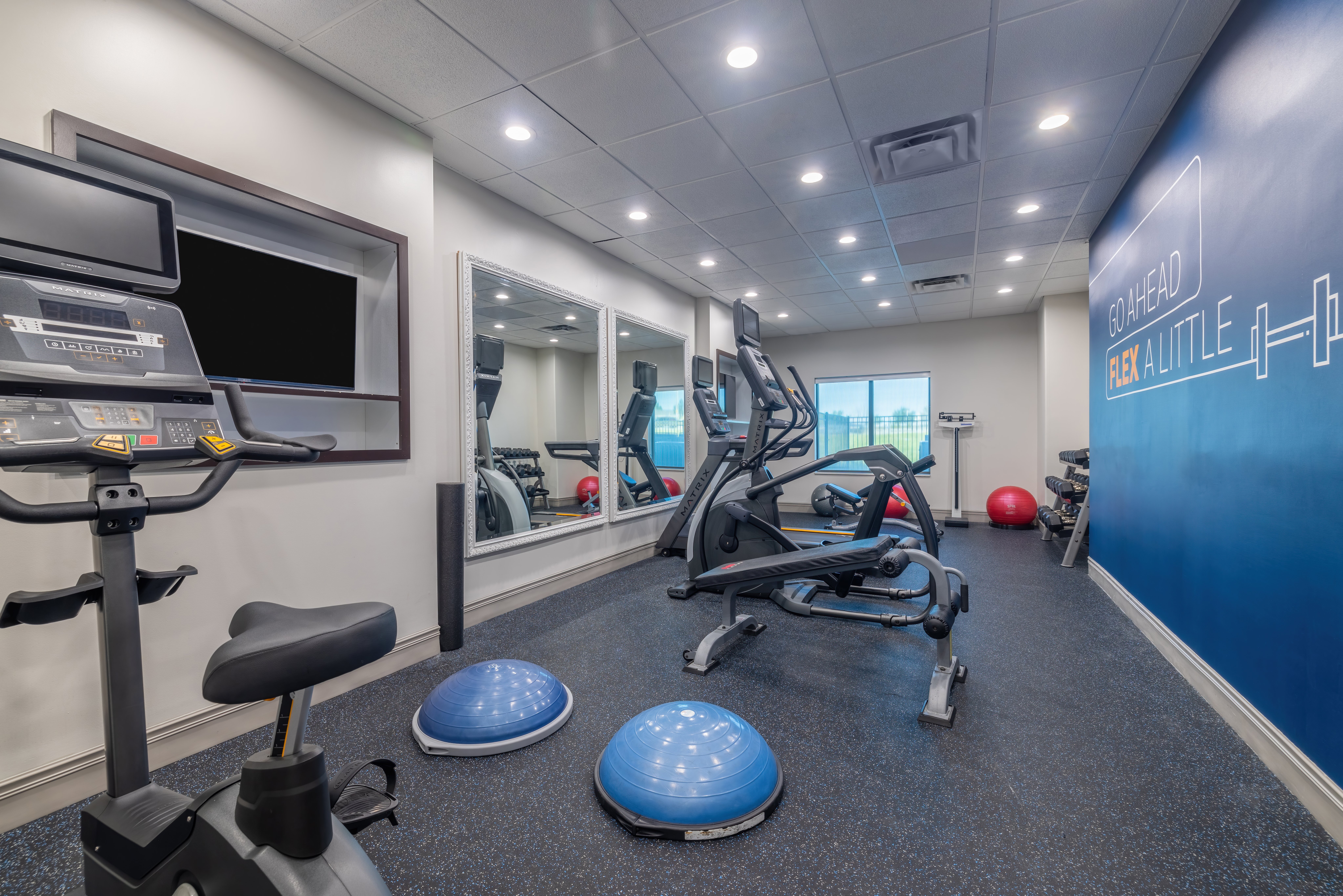 Holiday Inn Express Hotel Suites Kansas City Airport 38/72