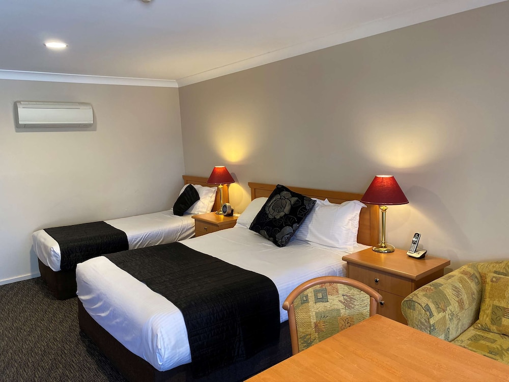 Best Western Plus All Settlers Motor Inn 6/34