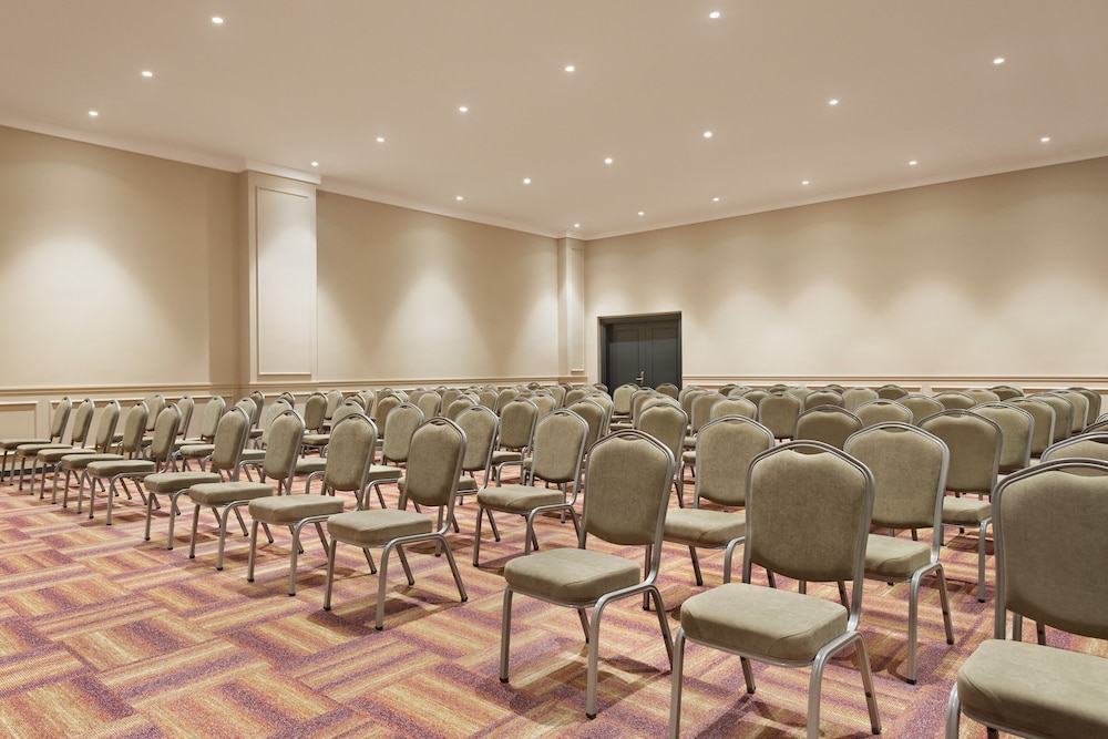 Ramada by Wyndham Izmir Aliaga 43/48