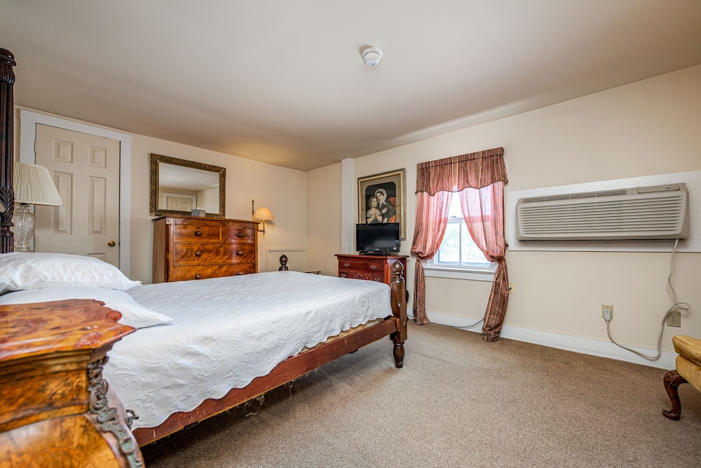 Wayside Inn 13/72