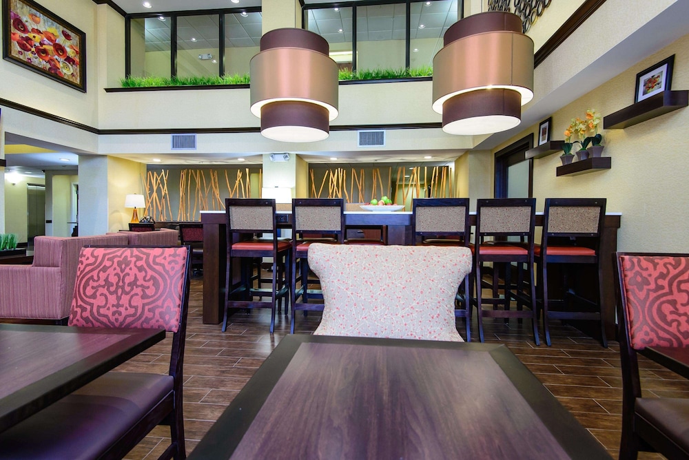 Hampton Inn Houston-Pearland 7/81