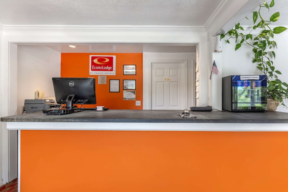 Econo Lodge Lee - Great Barrington 18/65