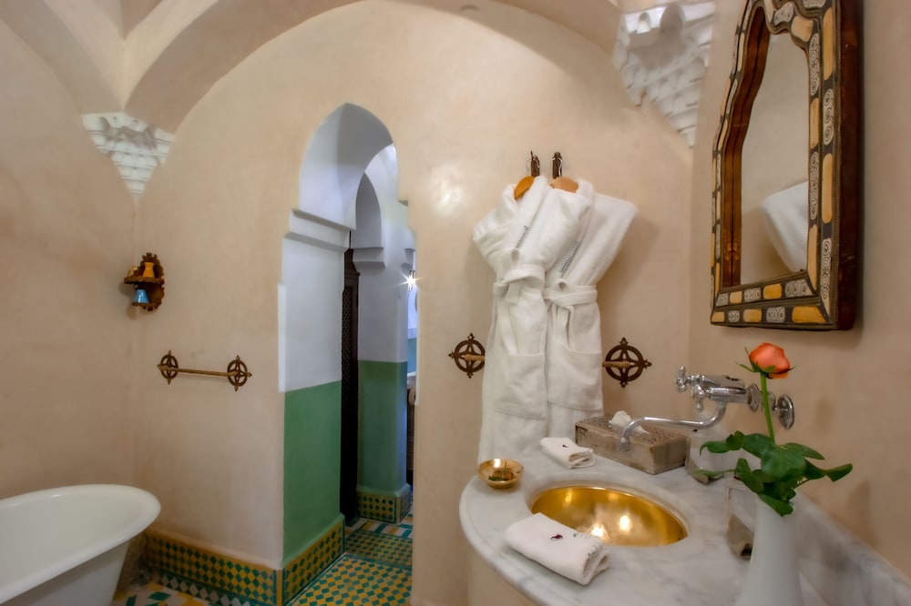 Riad Kaiss By Anika 59/70