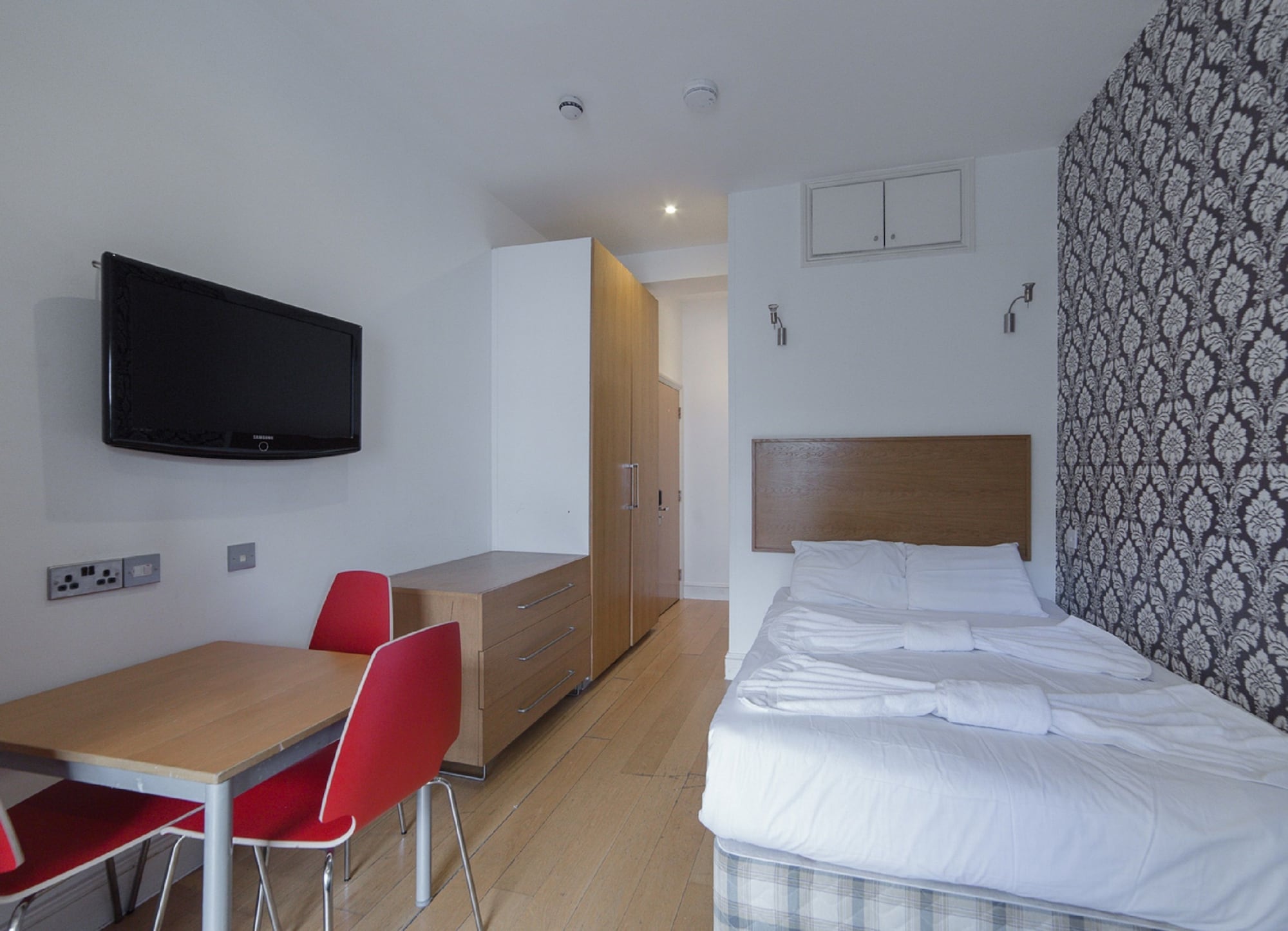 استوديو ديلوكس بسرير مزدوج مع أريكة بمطبخ، Hyde Park Superior Apartments 4/7