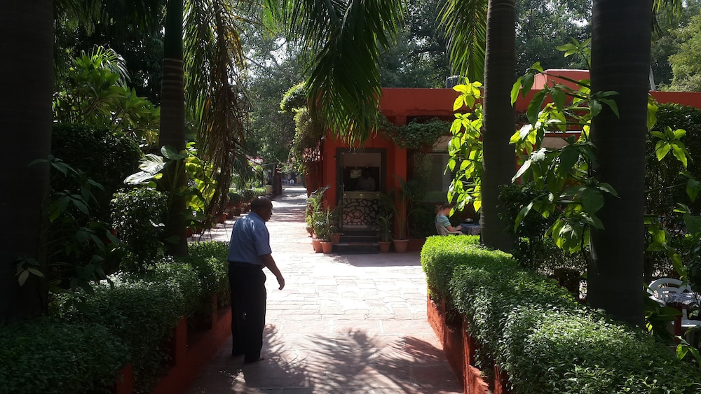 Hotel Sheela 45/53
