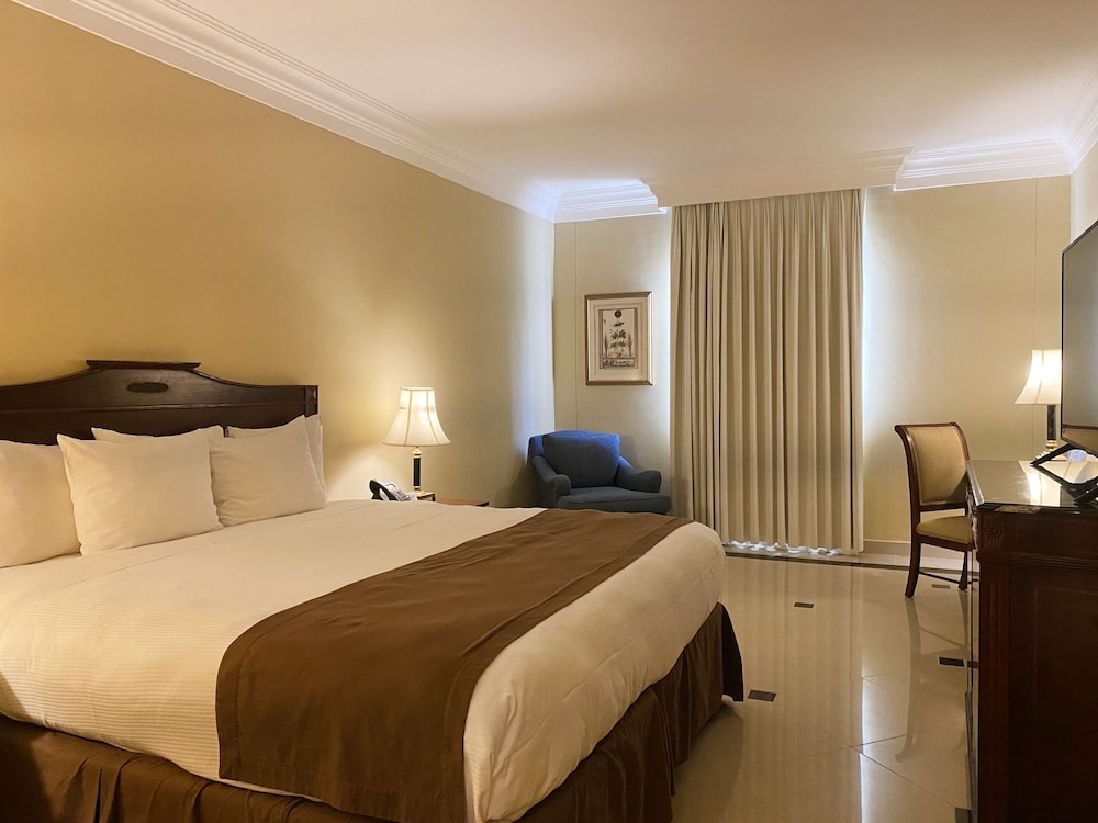 SUPERIOR, KING BED