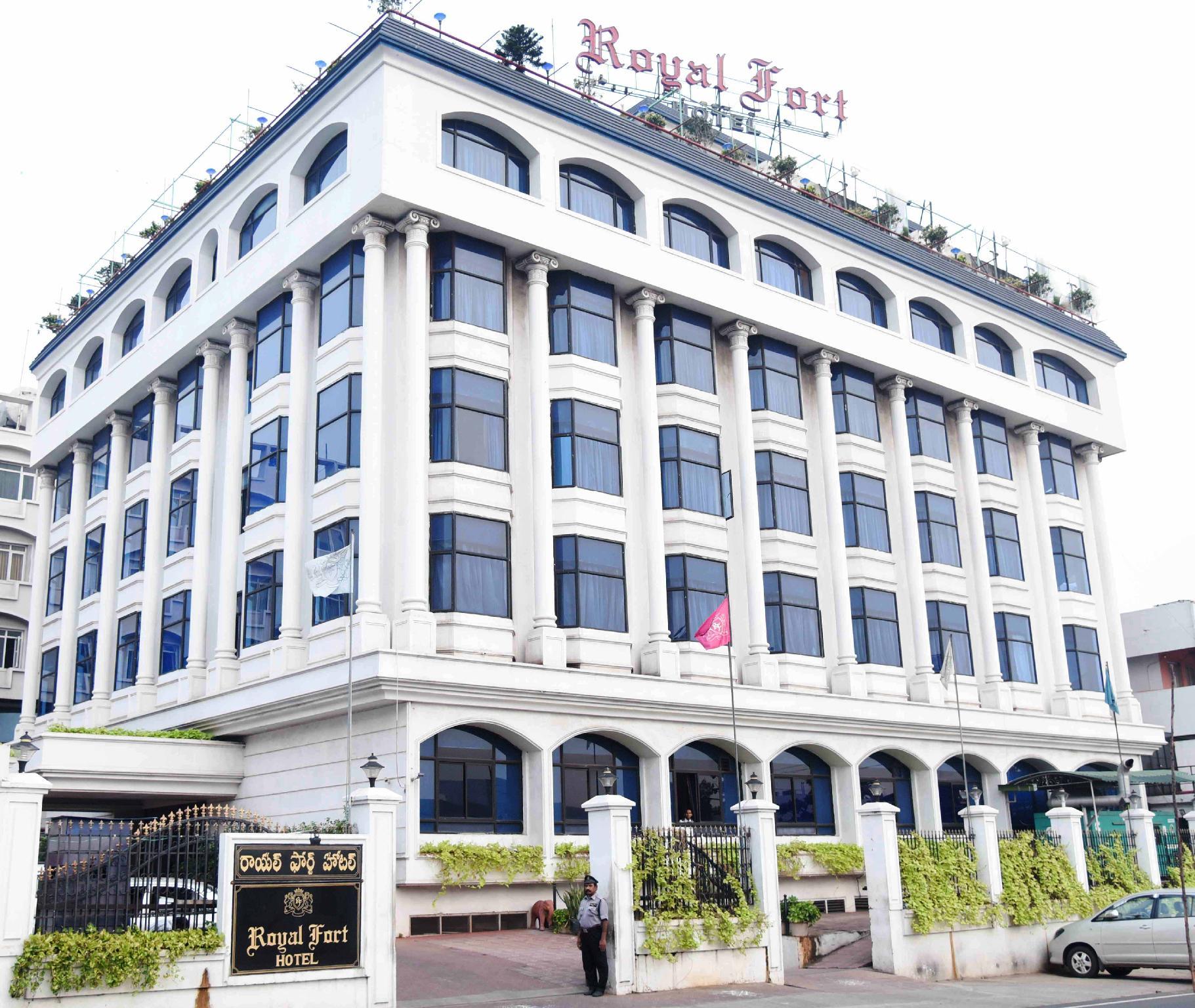 ROYAL FORT HOTEL 2/32