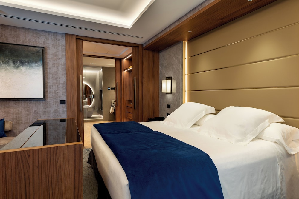 Wellington Club, Spa, Suite, King Bed