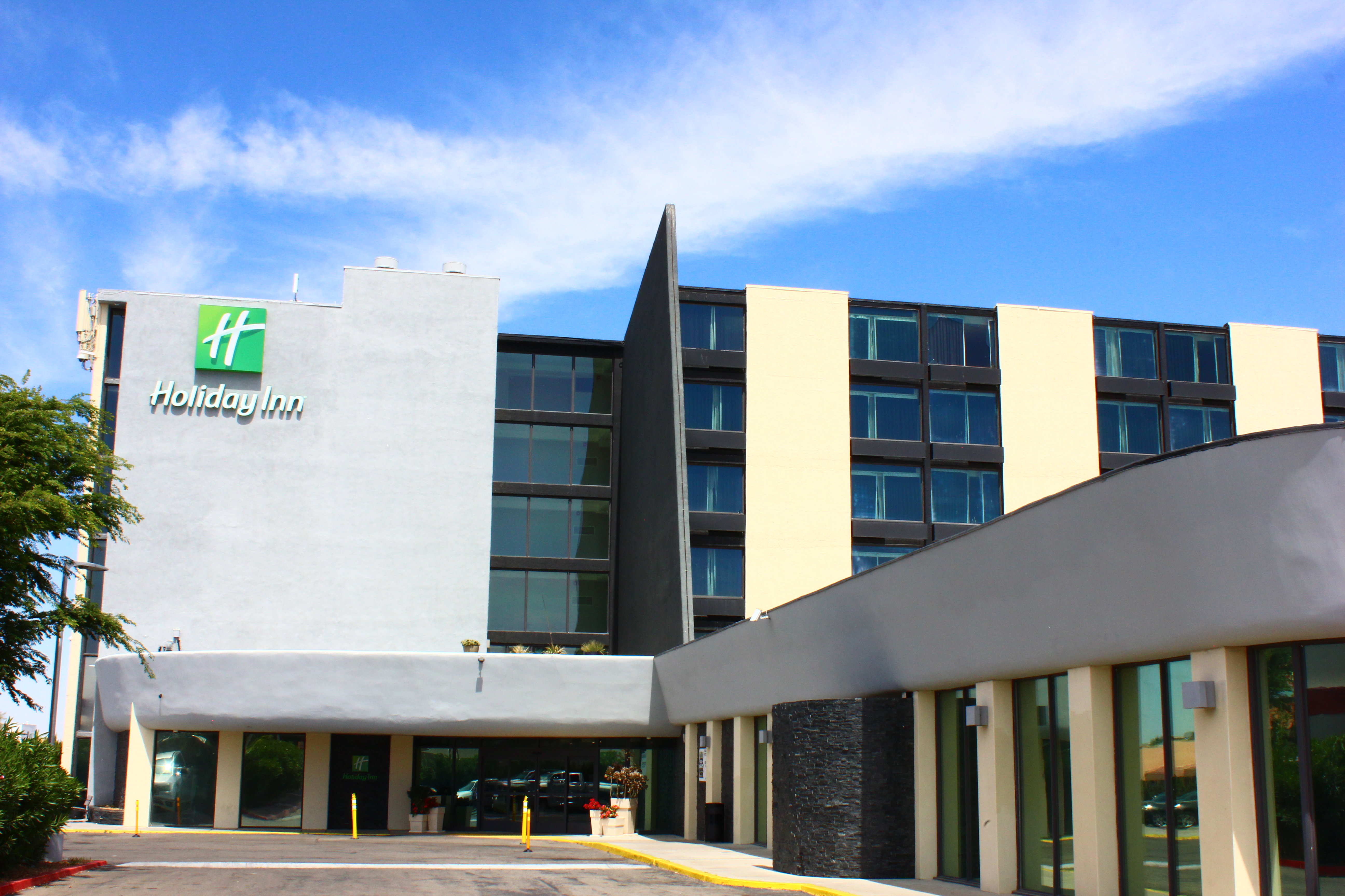 HOLIDAY INN VICTORVILLE 2/77
